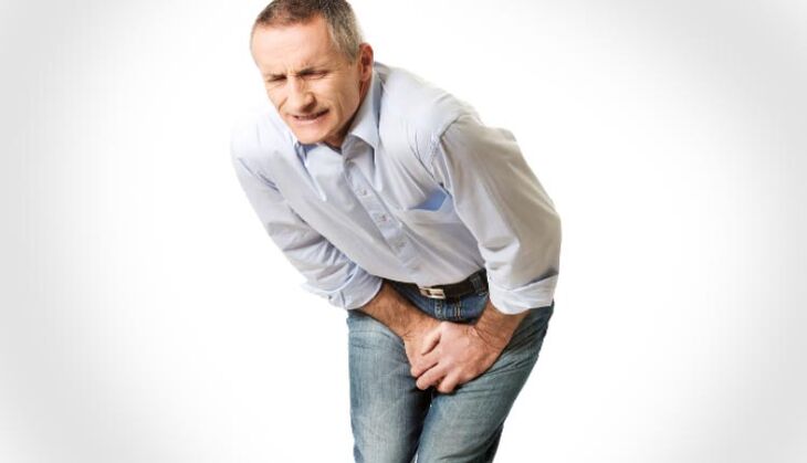 La prostatite aiguë se manifeste par une douleur intense au périnée chez un homme