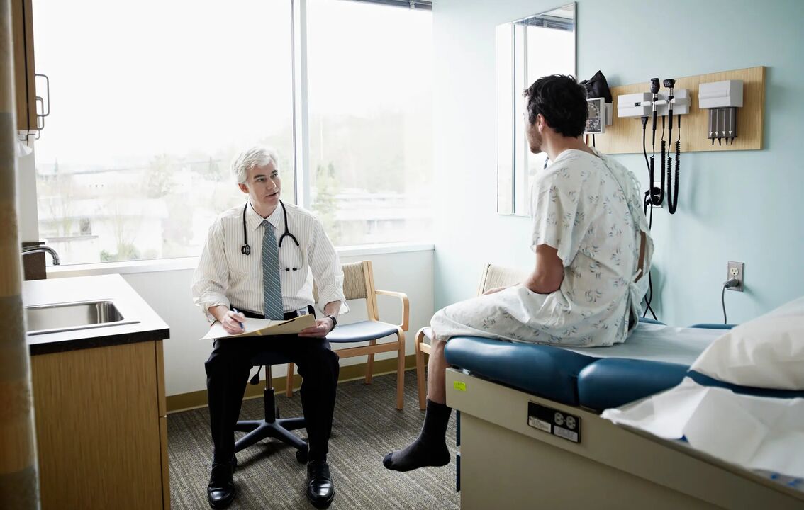 Pour identifier la prostatite, il est très important qu'un homme subisse un examen complet par un médecin.